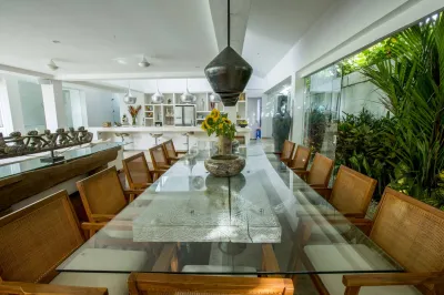 FAMILY-VILLA-BERAWA-CANGGU-BALI-DINING-AREA-2