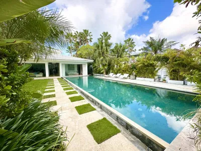 Pool-Area-Luxury-4bed-Villa-4