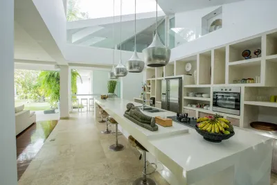 LUXURY-FAMILY-BERAWA-VILLA-CANGGU-BALI-KITCHEN-2