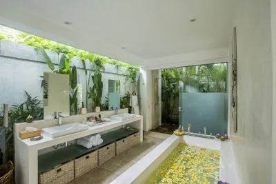 FAMILY-VILLA-CANGGU-BALI-MASTER-BEDROOM-4