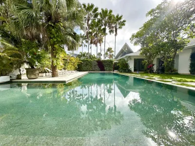 Pool-Area-Luxury-4bed-Villa-7