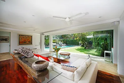 LUXURY-FAMILY-VILLA-BERAWA-CANGGU-LIVING-ROOM-1-1