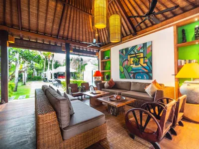 DINING-LIVING-ABAKOI-LUXURY-FAMILY-6BED-VILLA-6