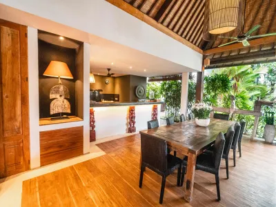 DINING-LIVING-ABAKOI-LUXURY-FAMILY-6BED-VILLA-4
