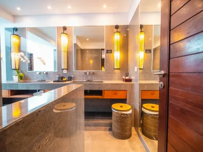 BATHROOMS-ABAKOI-LUXURY-FAMILY-6BED-VILLA-SEMINYAK-6