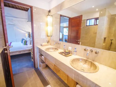 BATHROOMS-ABAKOI-LUXURY-FAMILY-6BED-VILLA-SEMINYAK-1