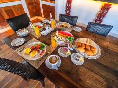 BREAKFAST-ABAKOI-LUXURY-6BED-VILLA-3