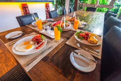 BREAKFAST-ABAKOI-LUXURY-6BED-VILLA-2