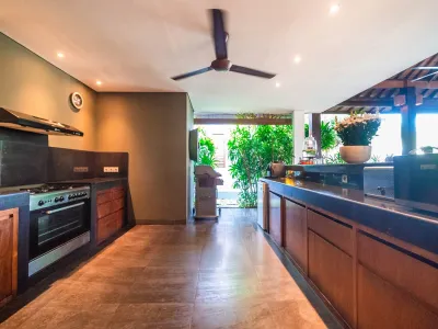 KITCHEN-ABAKOI-LUXURY-FAMILY-6BED-VILLA-2