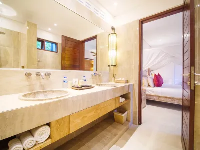 BATHROOMS-ABAKOI-LUXURY-FAMILY-6BED-VILLA-SEMINYAK-9
