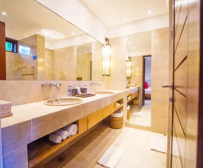 BATHROOMS-ABAKOI-LUXURY-FAMILY-6BED-VILLA-SEMINYAK-10