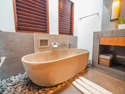 BATHROOMS-ABAKOI-LUXURY-FAMILY-6BED-VILLA-SEMINYAK-2-1