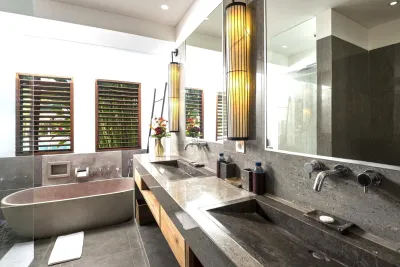 BATHROOMS-ABAKOI-LUXURY-FAMILY-6BED-VILLA-SEMINYAK-2