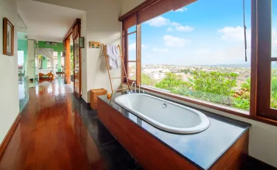 Master-bedroom-bathroom-8