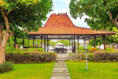 Grass-area-Joglo-by-the-Beach-4