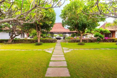 Grass-area-Joglo-by-the-Beach-5