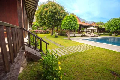 Grass-area-Joglo-by-the-Beach-2