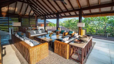 Upstairs-dining-Ambalama-luxury-villa-5