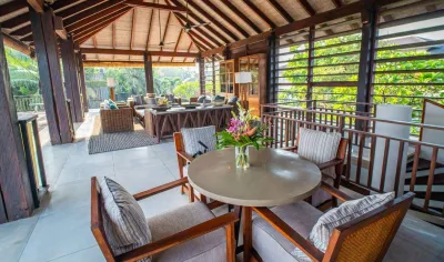 Upstairs-dining-Ambalama-luxury-villa-2