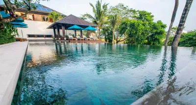 Main-pool-Ambalama-luxury-villa-8