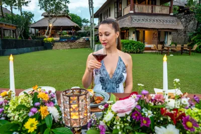 Dinner-Luxury-Beachfront-Villa-Canggu-2