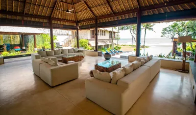 Dining-Area-Luxury-Beachfront-Villa-Canggu-1