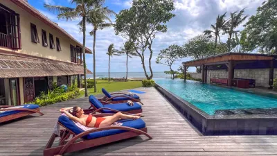 Pool-Luxury-Beachfront-Villa-Canggu-10