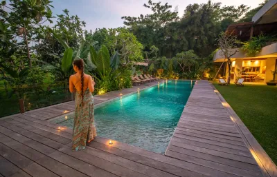 Pool-Luxury-Villa-Tumbak-Bayuh-Canggu-2
