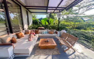 Balcony-Luxury-Villa-Tumbak-Bayuh-Canggu-2