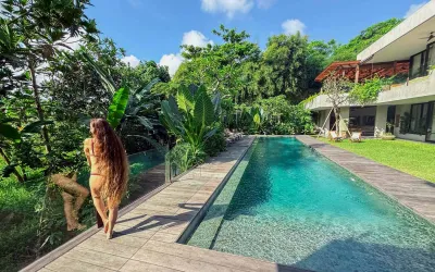 Pool-Luxury-Villa-Tumbak-Bayuh-Canggu-6