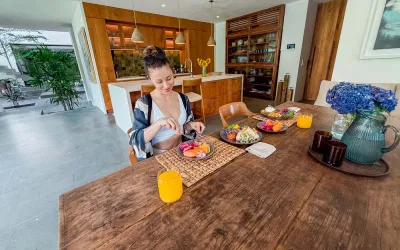 Dining-Luxury-Villa-Tumbak-Bayuh-Canggu-4