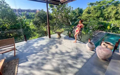 Balcony-Luxury-Villa-Tumbak-Bayuh-Canggu-5