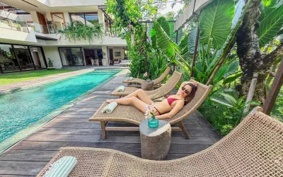 Pool-Luxury-Villa-Tumbak-Bayuh-Canggu-8