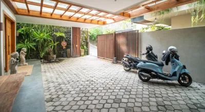Parking-space-Luxury-5bed-Villa-Canggu