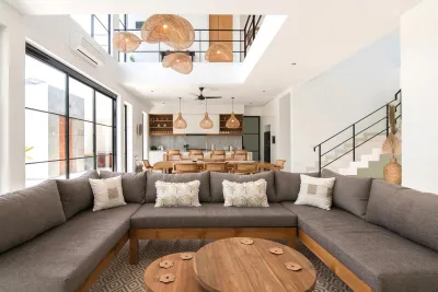 Dining-Living-Villa-Sejarah-Luxury-Private-Villa-Umalas-13