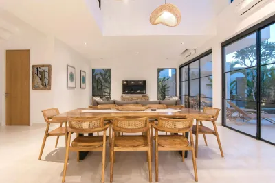 Dining-Living-Villa-Sejarah-Luxury-Private-Villa-Umalas-11