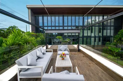 LIVING-ROOM-BY-POOL-1