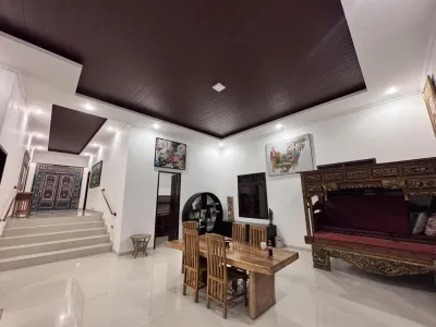 Dining-Pool-Villa-Arvanya-Luxury-Private-Villa-Ubud-2