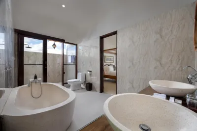 Bathroom-Pool-Villa-Arvanya-Luxury-Private-Villa-Ubud-2