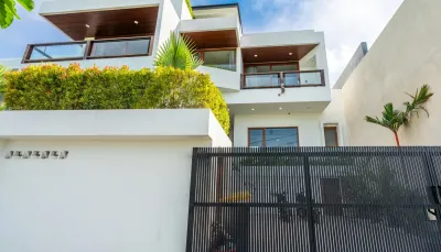 Exterior-Private-Luxury-Villa-Merayu-Canggu-6