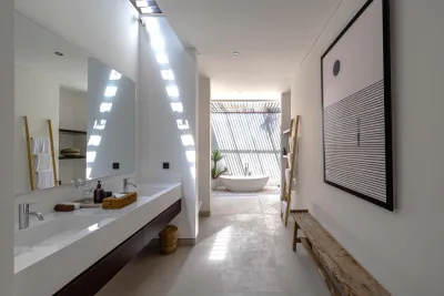 Bathroom-Villa-Gendang-Luxury-Private-Villa-Seminyak-2-1