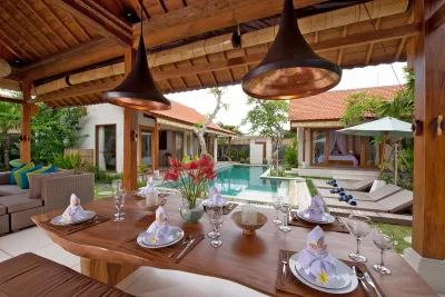 DINING-ROOM-TAMANTIS-FAMILY-VILLAS-7-4
