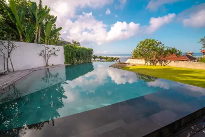 Pool-By-The-Beach-Luxury-Beach-Villa-Cemagi-2-2