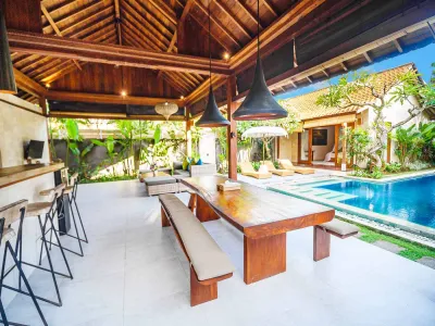 DINING-ROOM-TAMANTIS-FAMILY-VILLAS-2-4