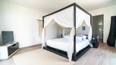 Bedrooms-Luxury-Beach-Villa-Cemagi-2-2