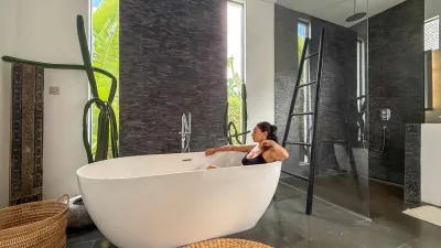 Bathrooms-Luxury-Beach-Villa-Cemagi-1-1