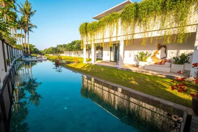 2nd-Pool-Luxury-Beach-Villa-Cemagi-7-2