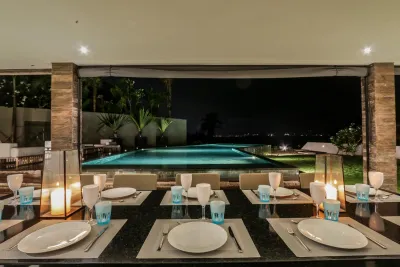 dining-area-by-the-main-pool-luxury-beachside-villa-4