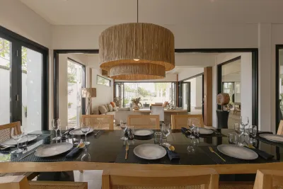 dining-area-luxury-beachside-villa-2-1
