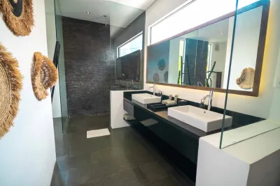 Bathrooms-Luxury-Beach-Villa-Cemagi-3-1